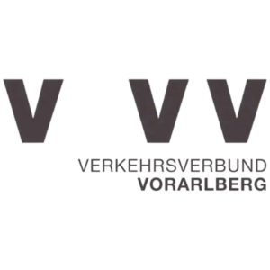 Logo des Verkehrsverbunds Vorarlberg mit drei großen V-Buchstaben auf weißem Hintergrund
