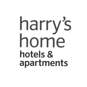 Schwarzes Logo der Marke harry's home hotels & apartments auf weißem Hintergrund.