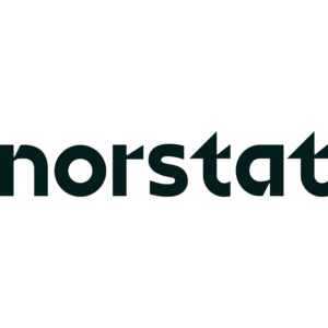 Der dunkelgrüne Schriftzug von Norstat auf einem schlichten weißen Hintergrund.